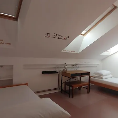 Goodlebang, 3 Bed Apartment, Center