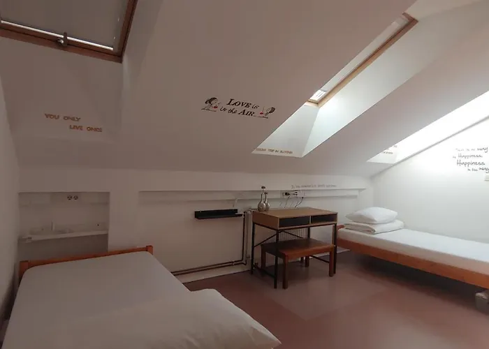 Goodlebang, 3 Bed Apartment, Center